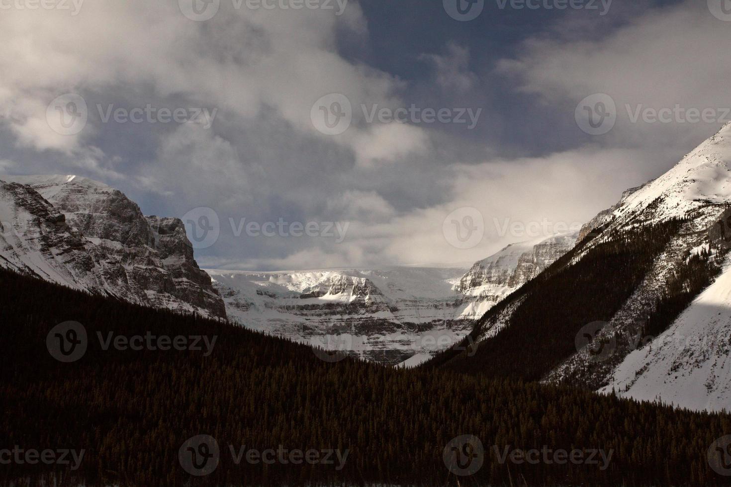 felsige Berge im Winter foto