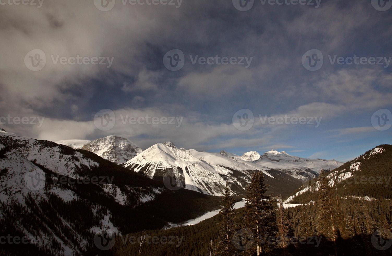 felsige Berge im Winter foto