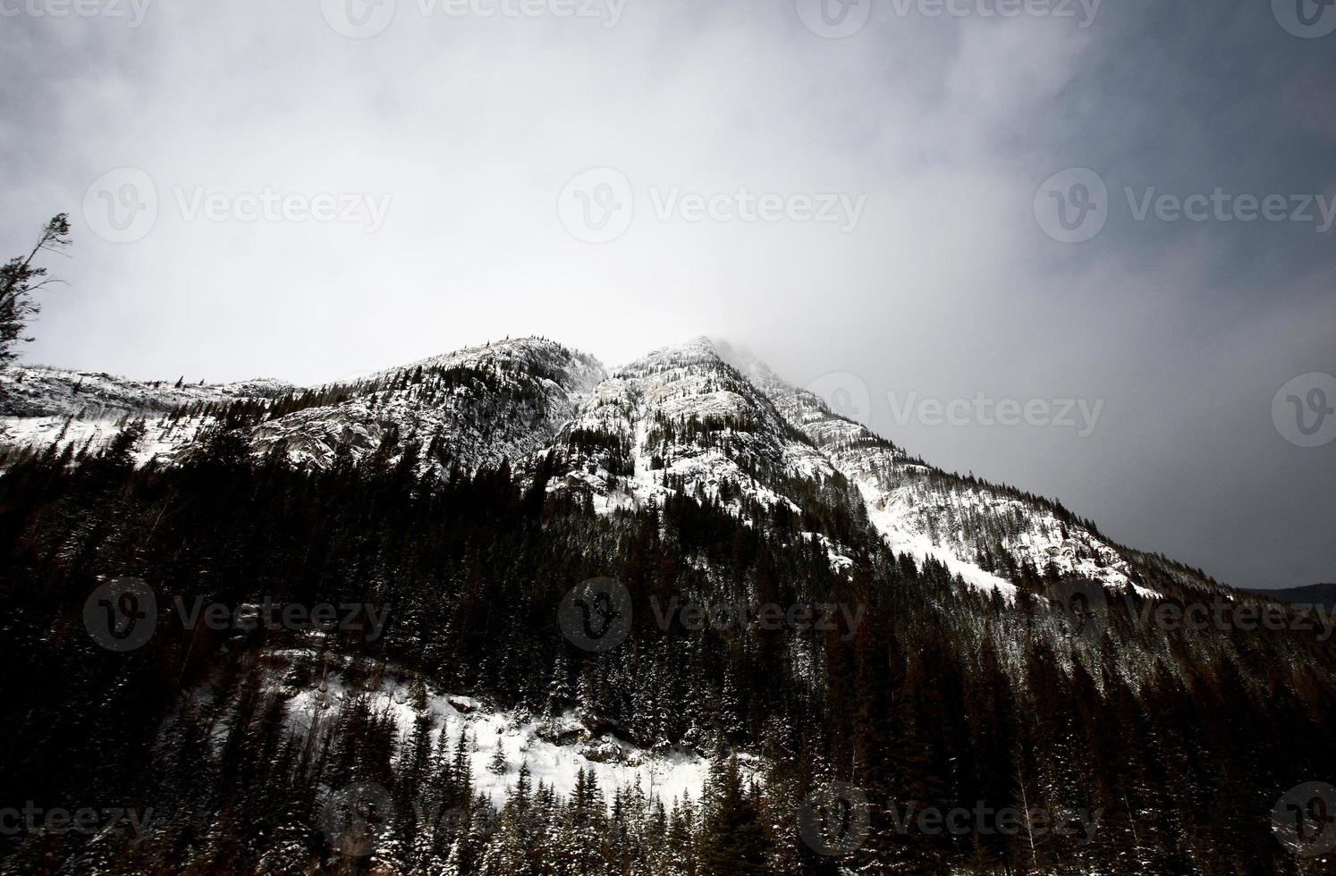 felsige Berge im Winter foto