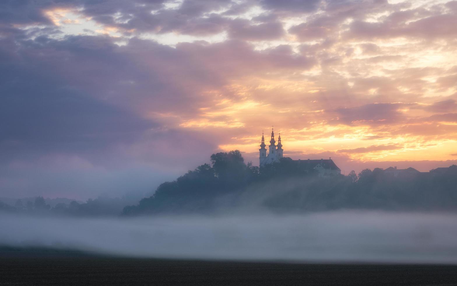 Sonnenaufgangslicht in Trojica foto