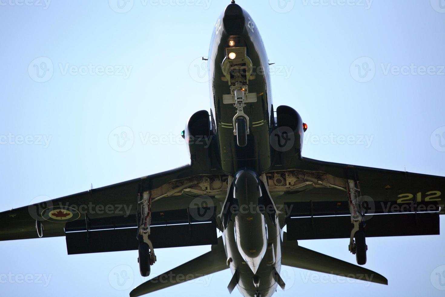 Hawk-Trainingsjet im Landeanflug foto