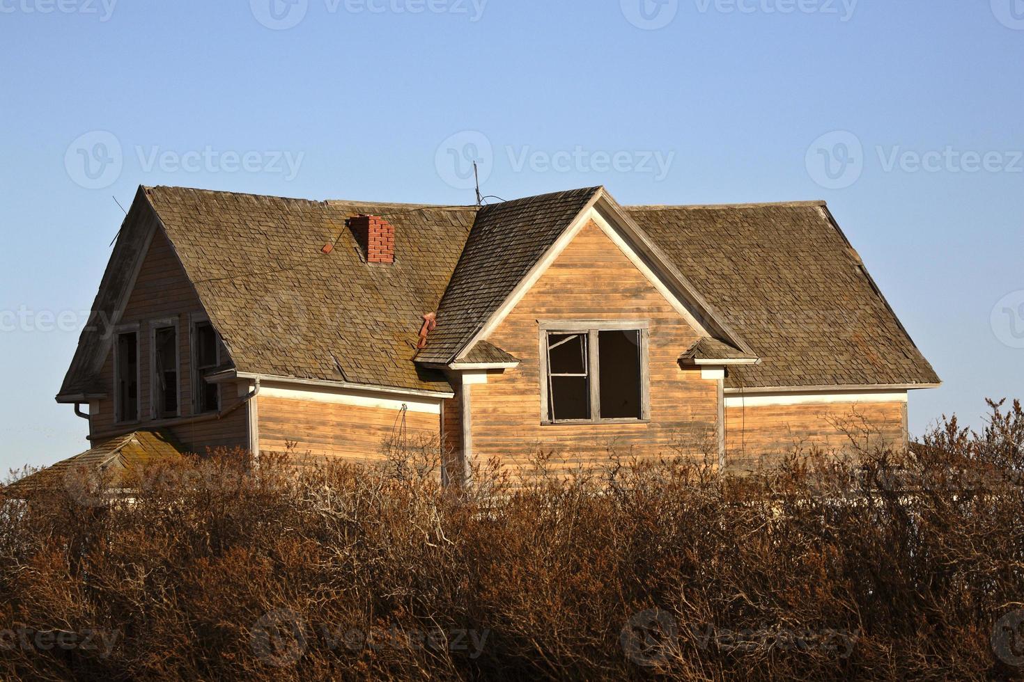 altes verlassenes Bauernhaus foto