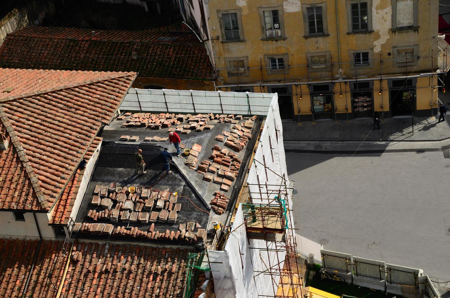 Dachdecker in Italien oben foto