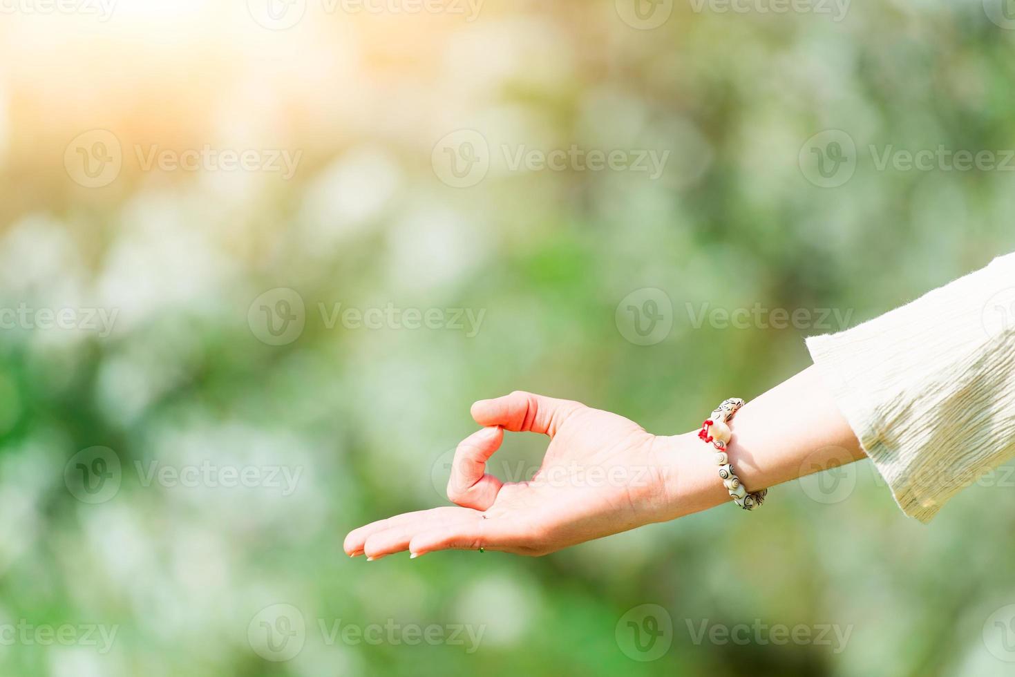 Hand in Yoga-Positionen foto