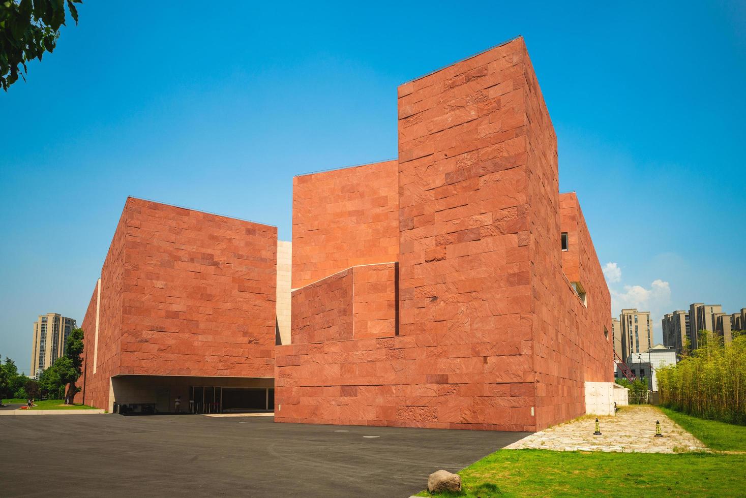 Das 2011 gegründete China Design Museum ist ein modernes Museum mit dem Bauhaus-Institut als Grundlage und erstreckt sich über eine Fläche von 16800 Quadratmetern auf dem Xiangshan-Campus in Hangzhou, Zhejiang, China foto