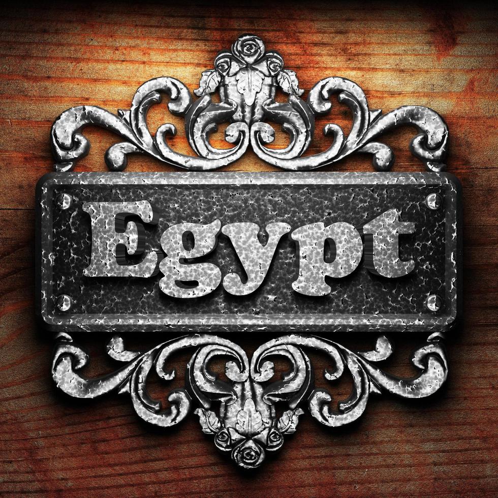 Ägypten-Wort aus Eisen auf Holzhintergrund foto