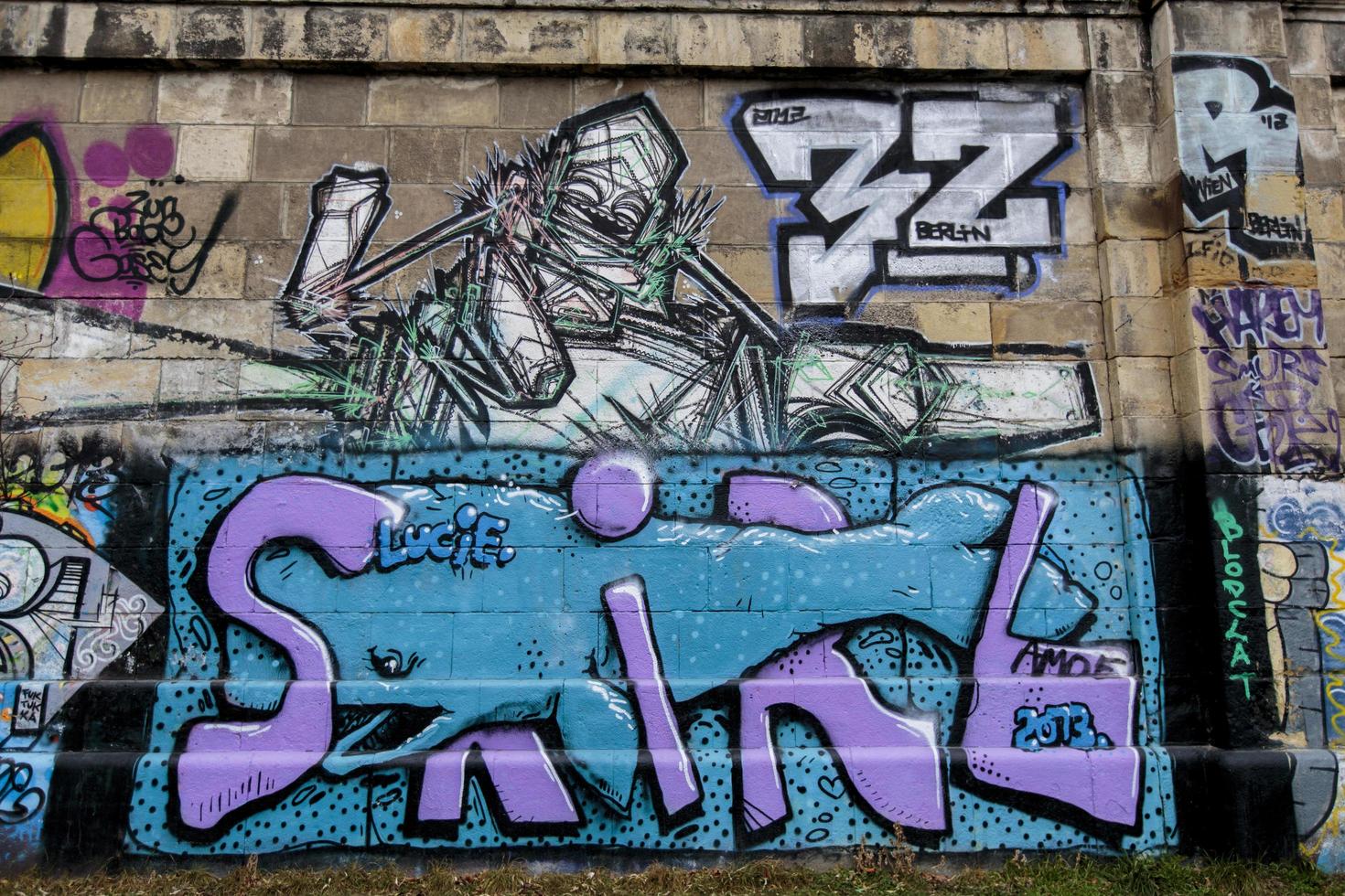 Wien, Österreich, 5. Februar 2014 - Blick auf Graffiti an der Wand in Wien. stadt wien bietet mit dem projekt wienerwand jungen künstlern aus der graffiti-szene legale räume für ihre kunst. foto