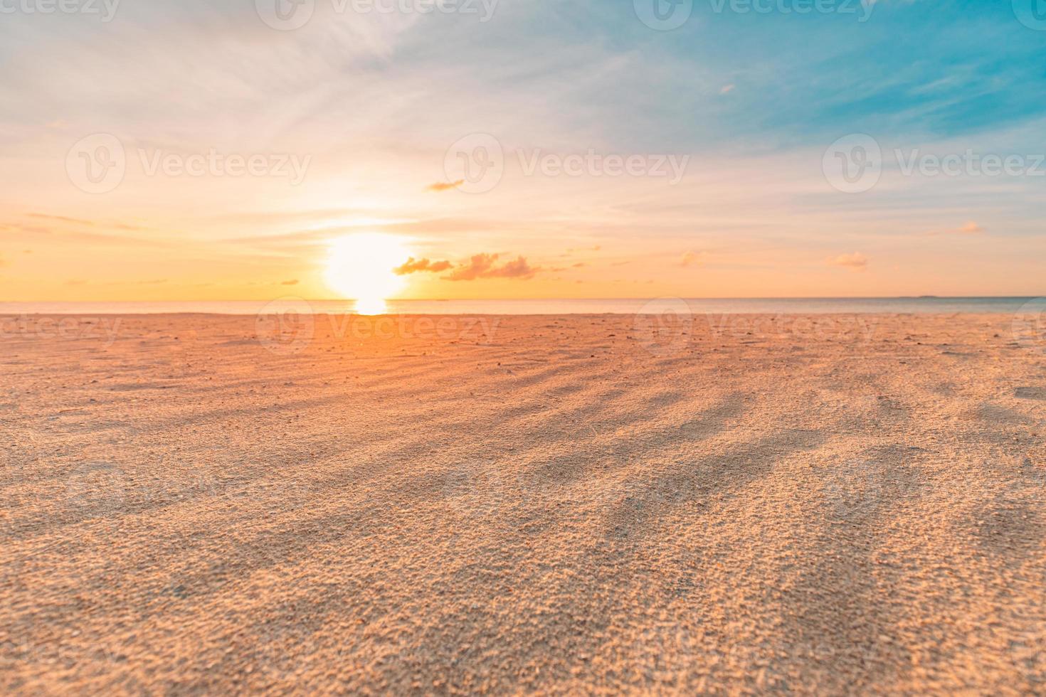 meer sand himmel strand nahaufnahme. Panoramalandschaft. inspirieren tropischen Strand Küste Meereslandschaft Horizont. horizont wellen brandung ufer gelassenheit beschaulich entspannend sonnenlicht sommerstimmung. urlaub reisen urlaub banner foto