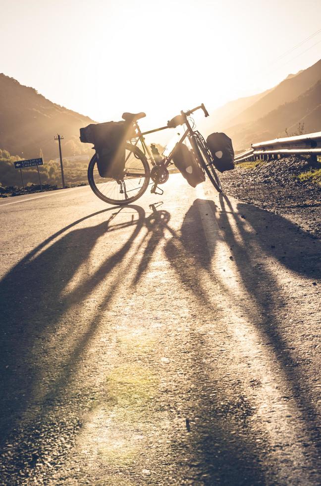 Tourenradständer auf der Straße foto