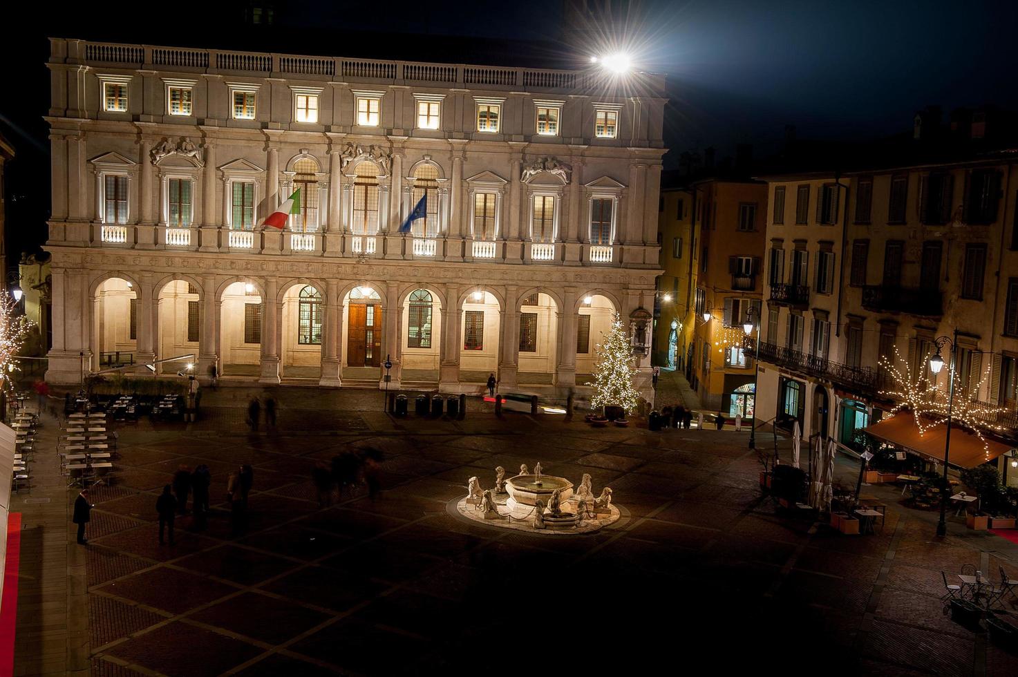 Bergamo Italien 2017 alter Platz bei Sonnenuntergang foto