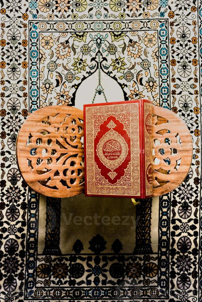 koran heiliges buch der muslime foto