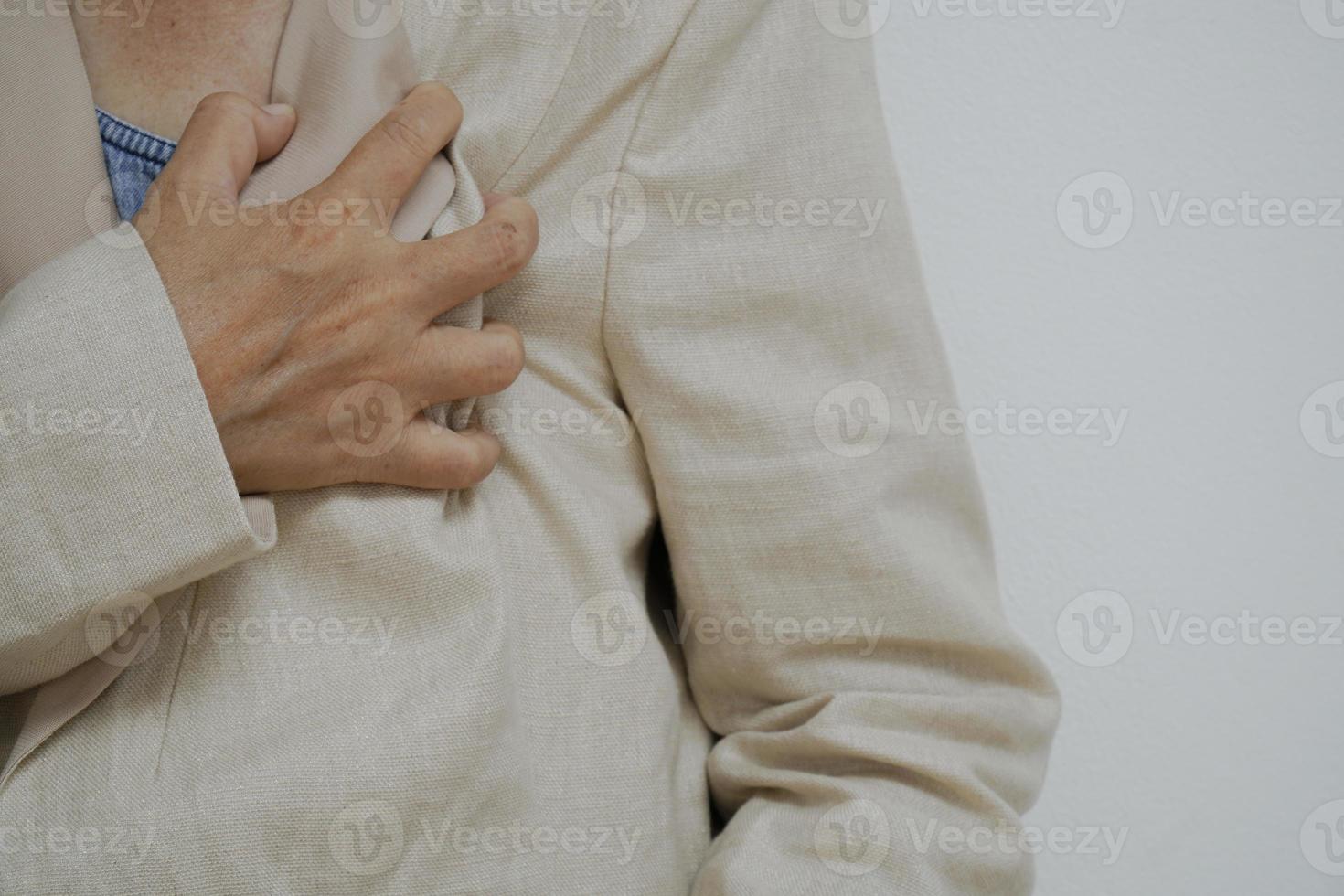 Frau mit einem Herzinfarkt foto