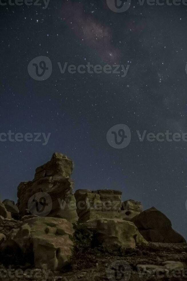 atemberaubende milchstraße bei nacht foto