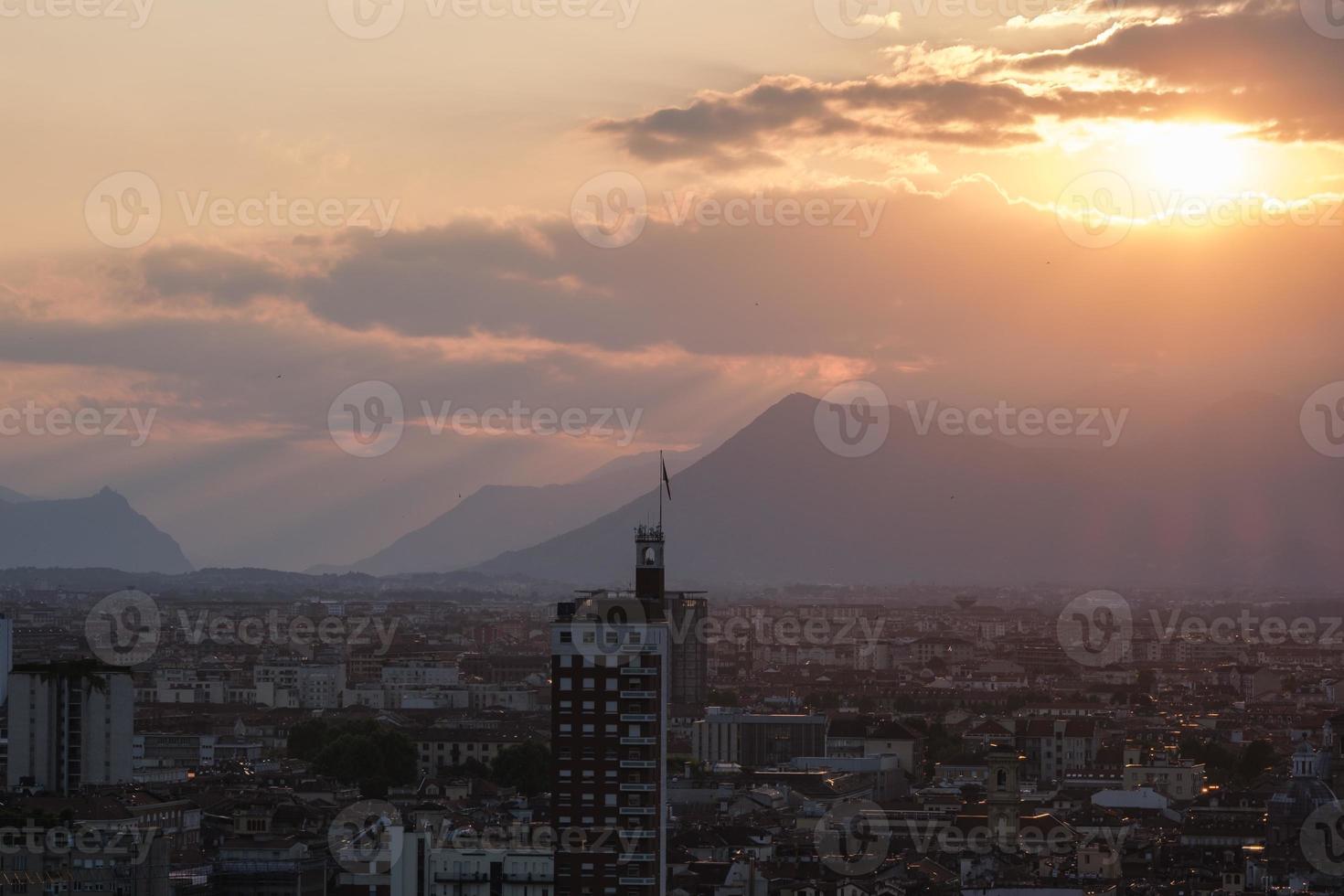 Sonnenuntergang von der Spitze der Mole Antonelliana Piemont Italien foto