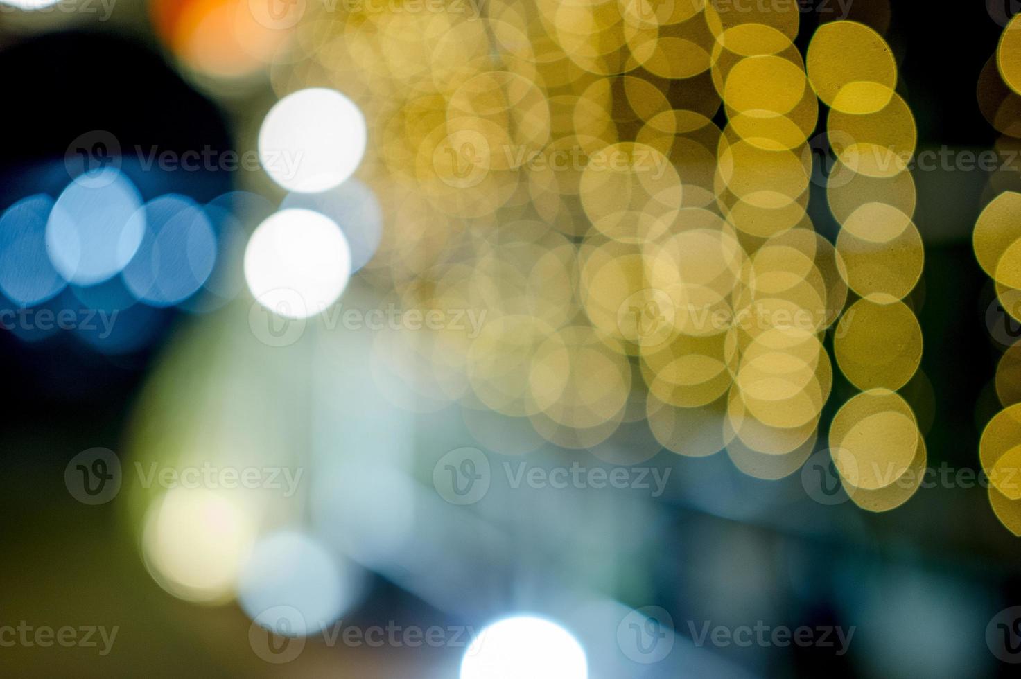 bunte lichter am neujahrstag, bokeh-kreislichter, hintergrundbild mit kopienraum. foto