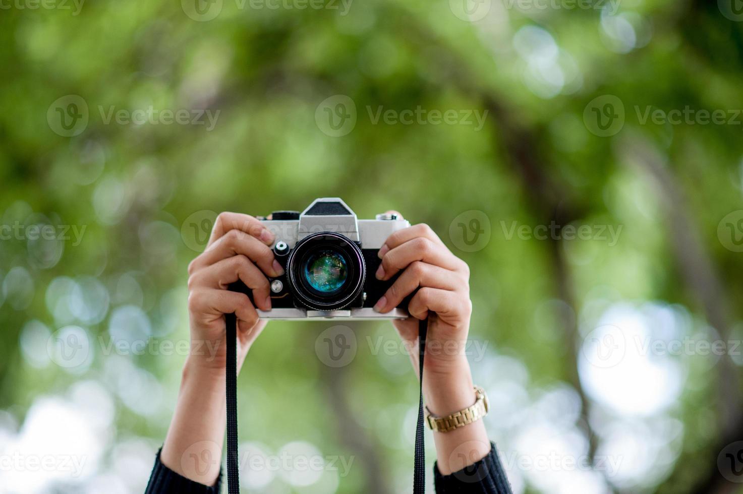 hand- und kameraaufnahmen fotografiekonzept mit kopierraum foto