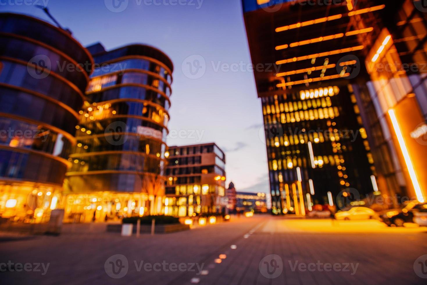 stadtansicht in der abenddämmerung düsseldorf . diffuse Fotografie Bokeh. foto