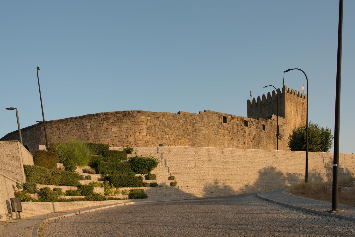 schönes schloss in belmonte mit abendlicht. Portugal foto