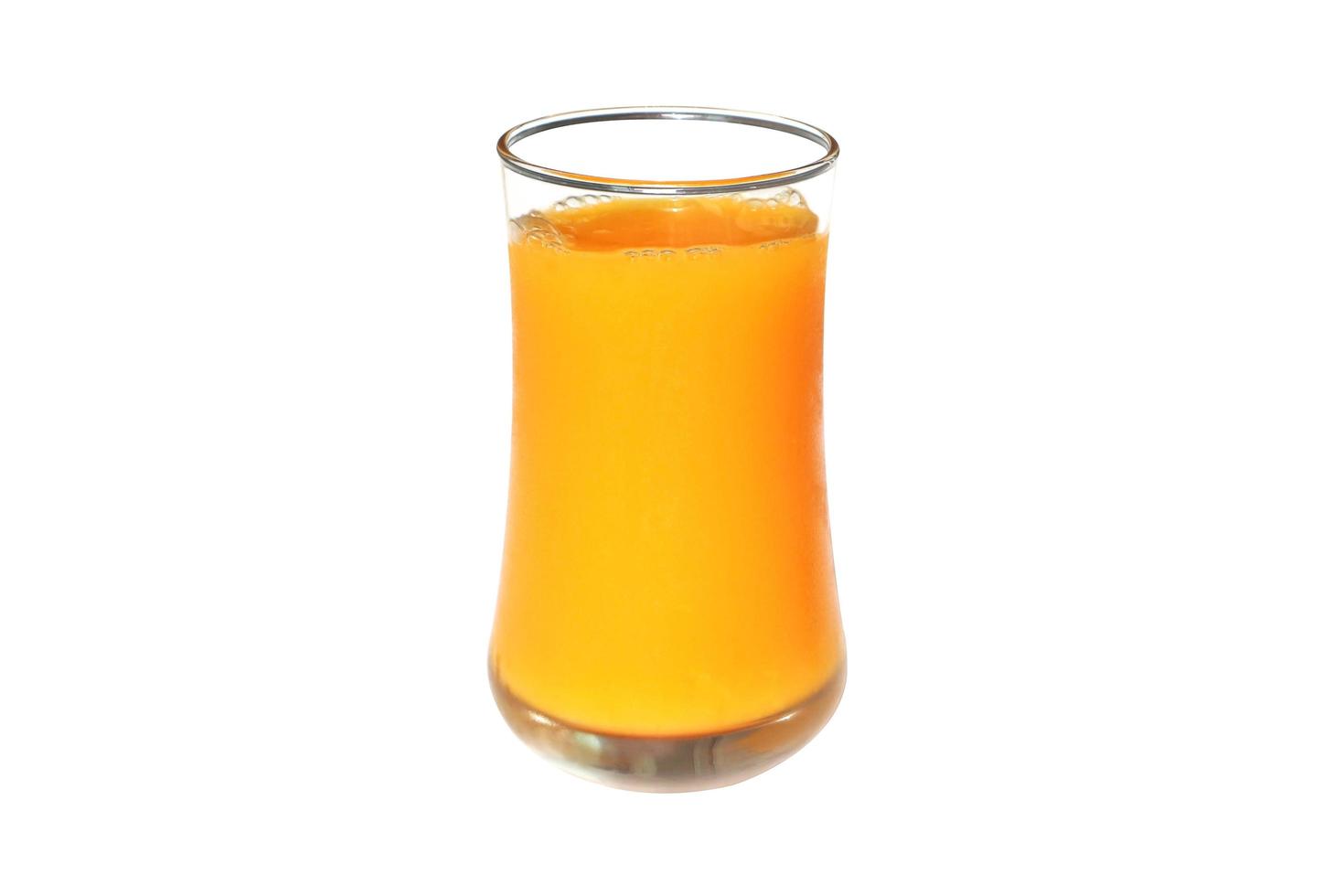 Orangensaft im Glas isoliert auf weißem Hintergrund. foto