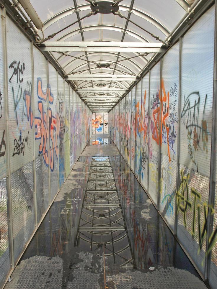 Brücke mit Graffiti foto