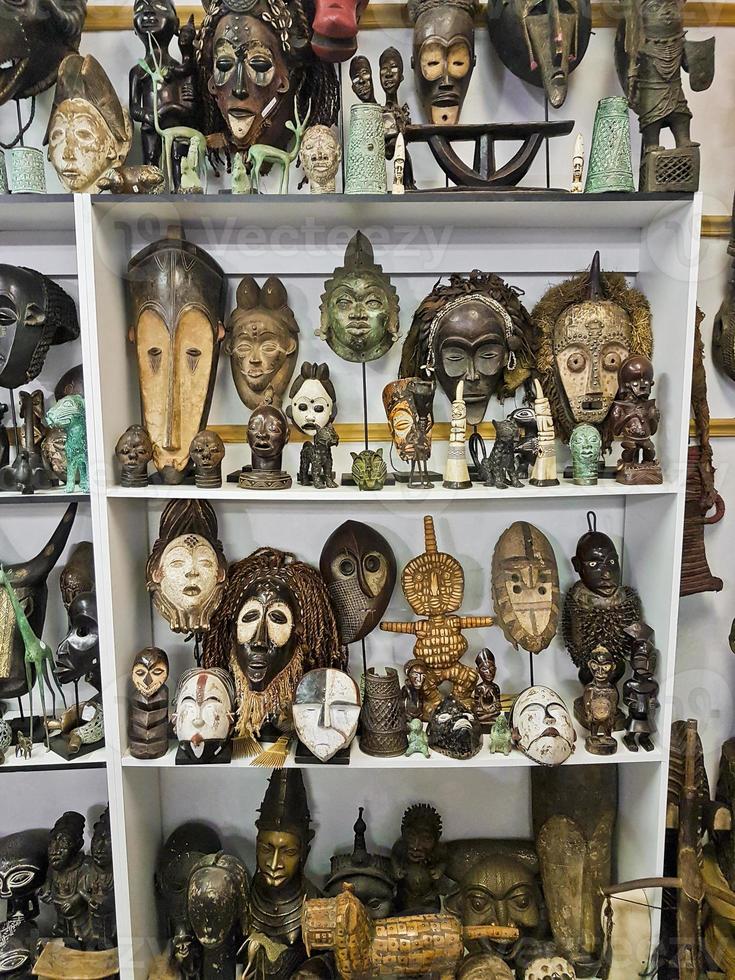 Afrikanischer Voodoo-Holzmasken-Souvenirshop, Bo-Kaap-Kapstadt. foto