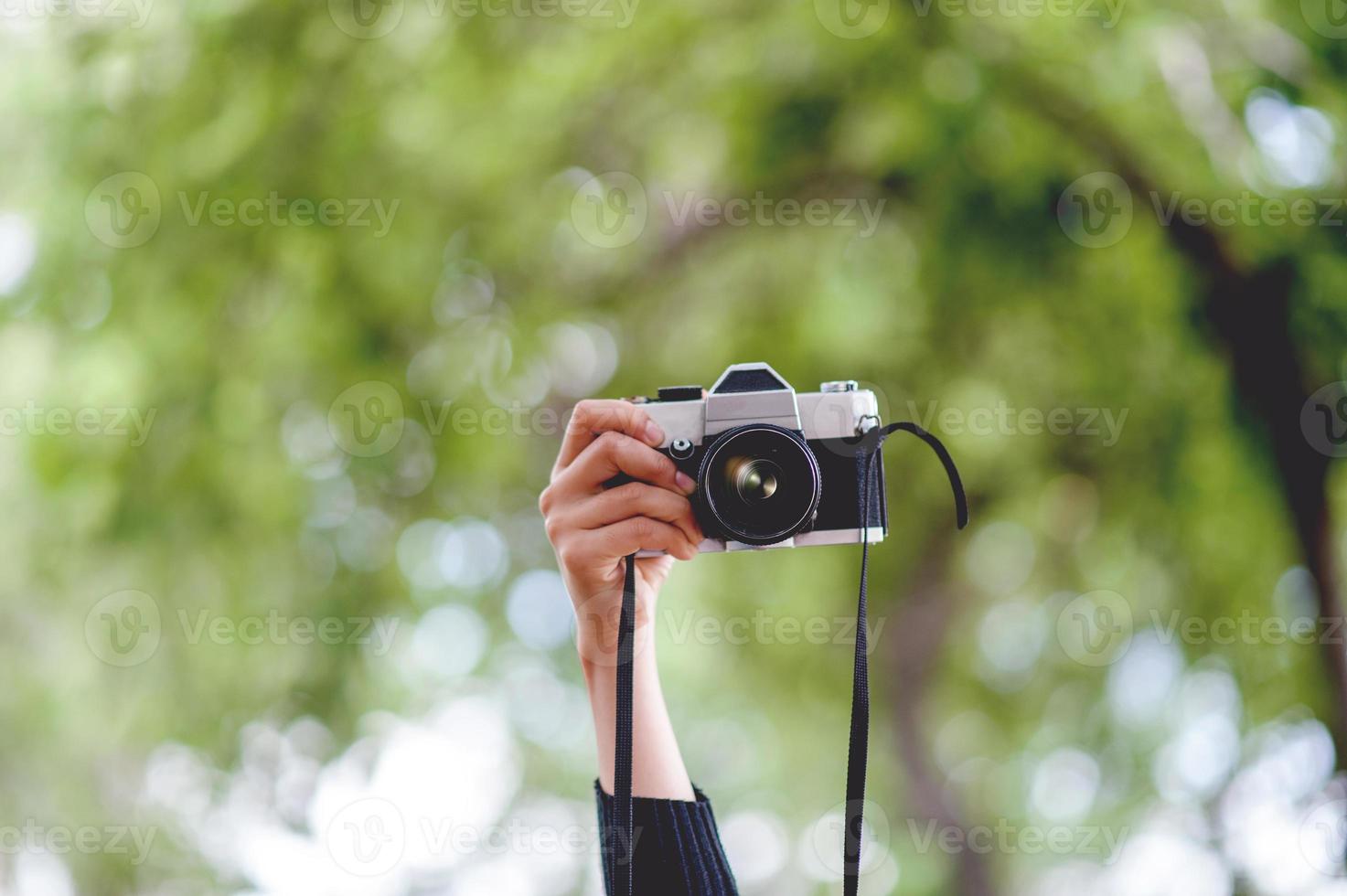 hand- und kameraaufnahmen fotografiekonzept mit kopierraum foto