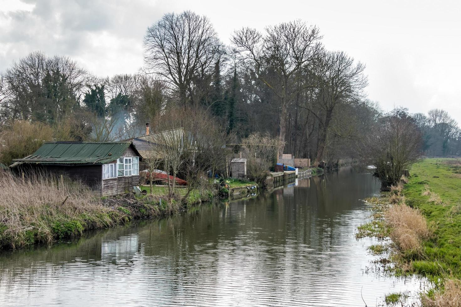 Alte Holzhütte in der Nähe der Papercourt-Schleuse am Wey-Navigationskanal foto