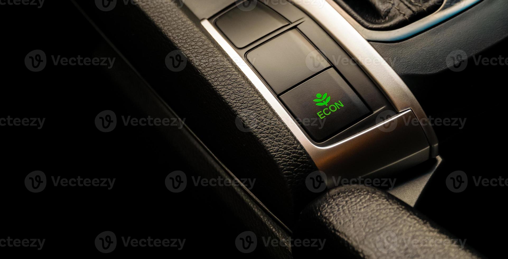 auto grüne energiesparschalter taste foto