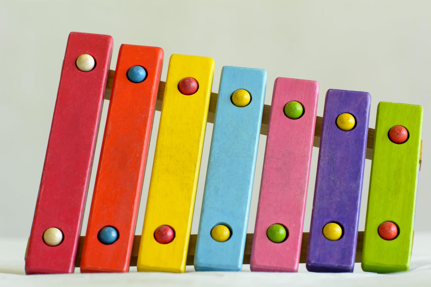 Xylophon-Spielzeug sind farbenfroh und perfekt für kleine Musiker foto
