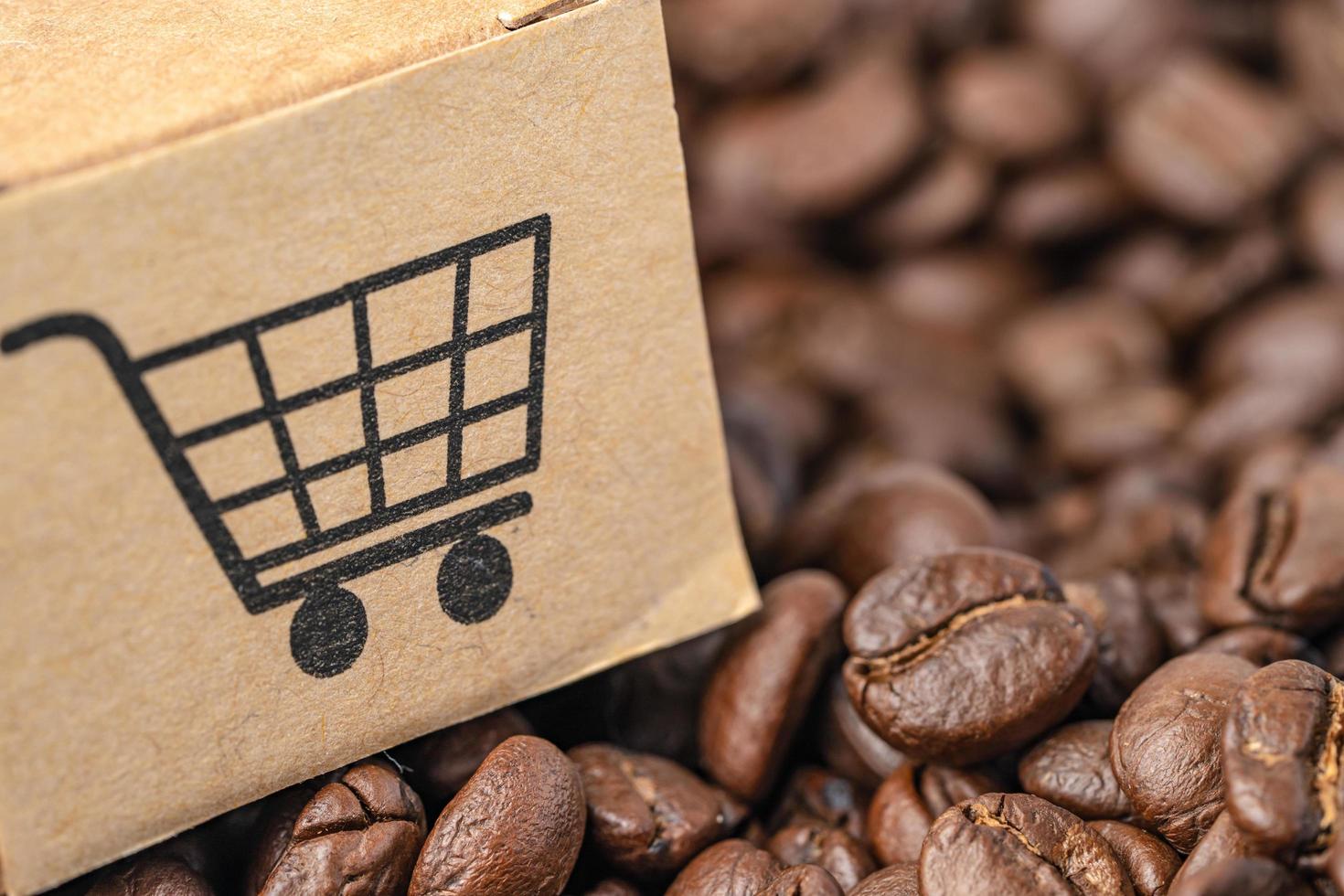 Box mit Einkaufswagen-Logo-Symbol auf Kaffeebohnen, Import-Export-Shopping online oder E-Commerce-Lieferservice-Shop-Produktversand, Handel, Lieferantenkonzept. foto