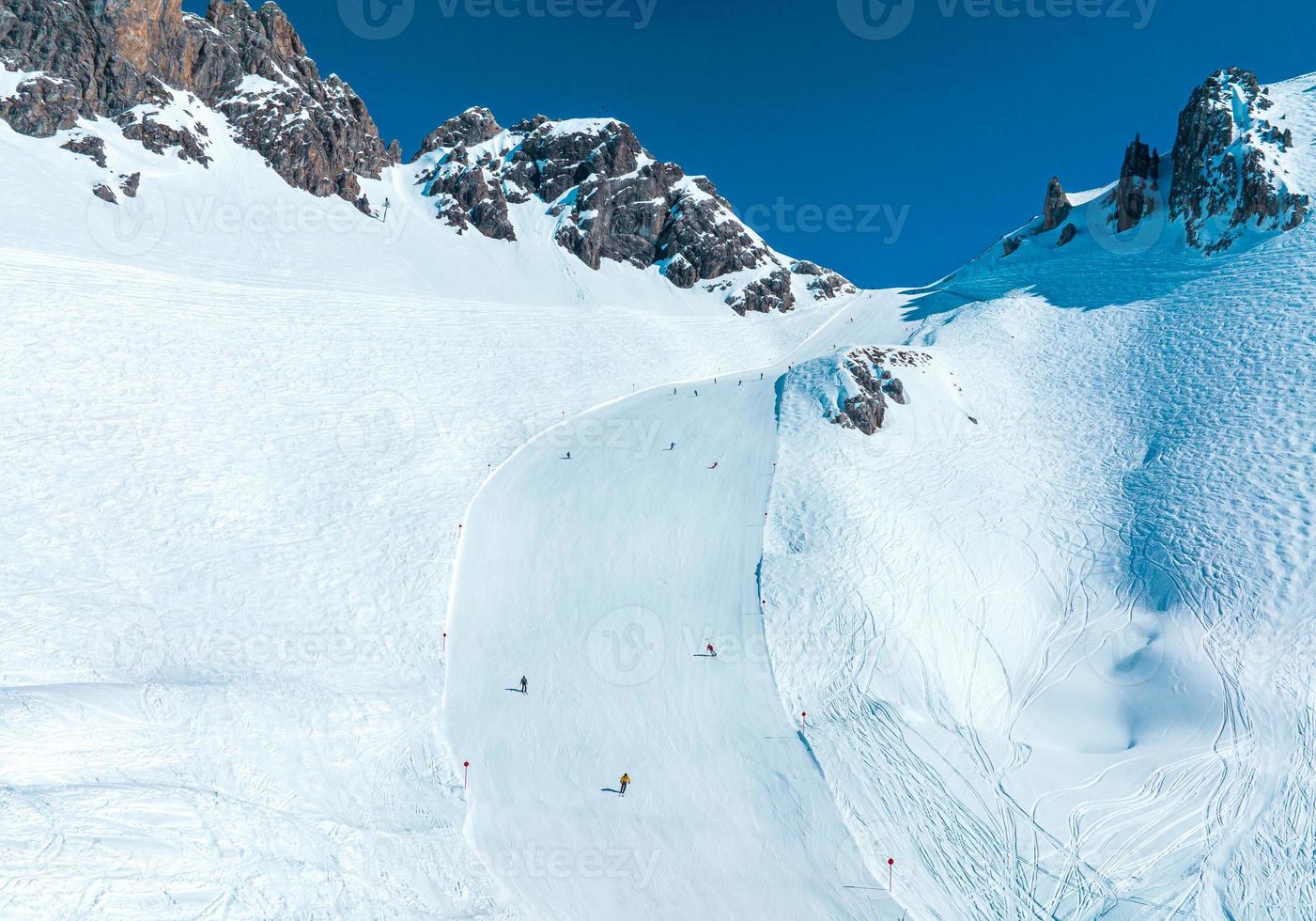 alpines skigebiet st. anton am arlberg im winter foto