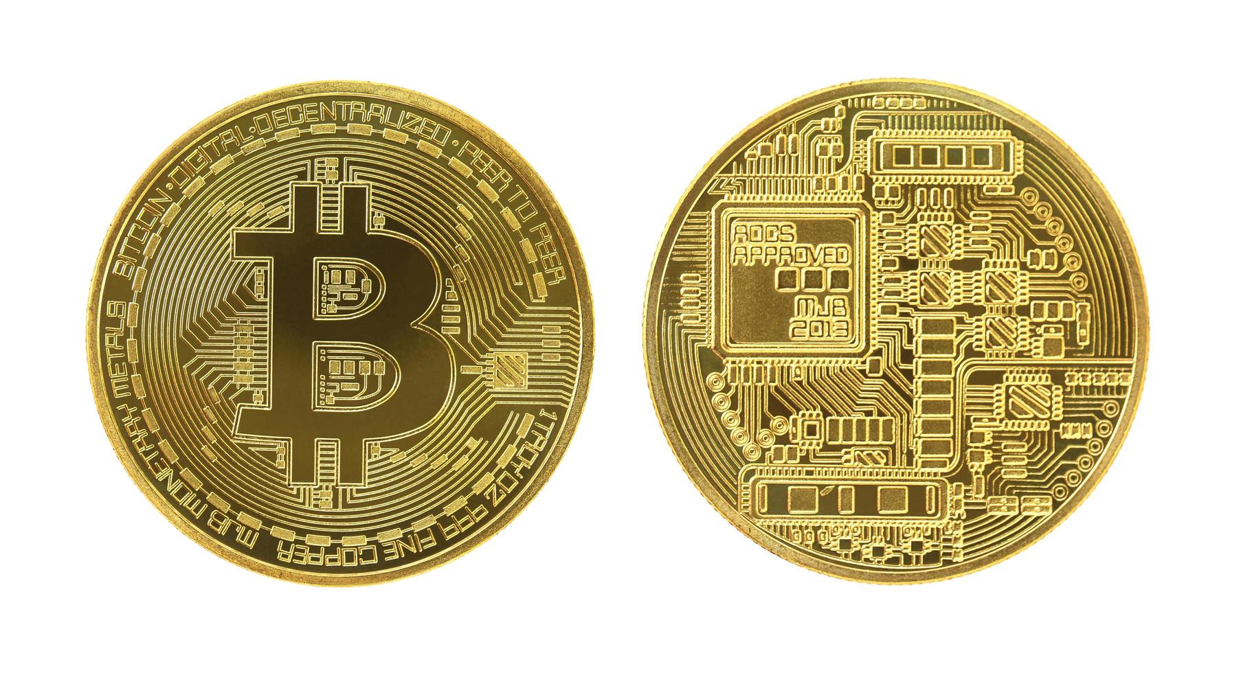 Gold-Bitcoin isoliert auf weißem Hintergrund. foto