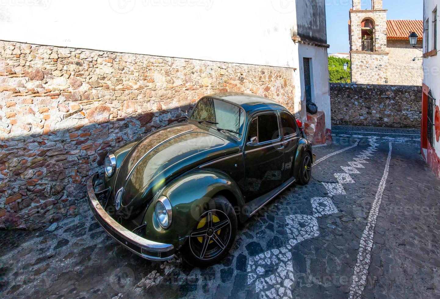 mexiko, malerische bunte taxco-kopfsteinpflasterstraßen im historischen stadtzentrum foto