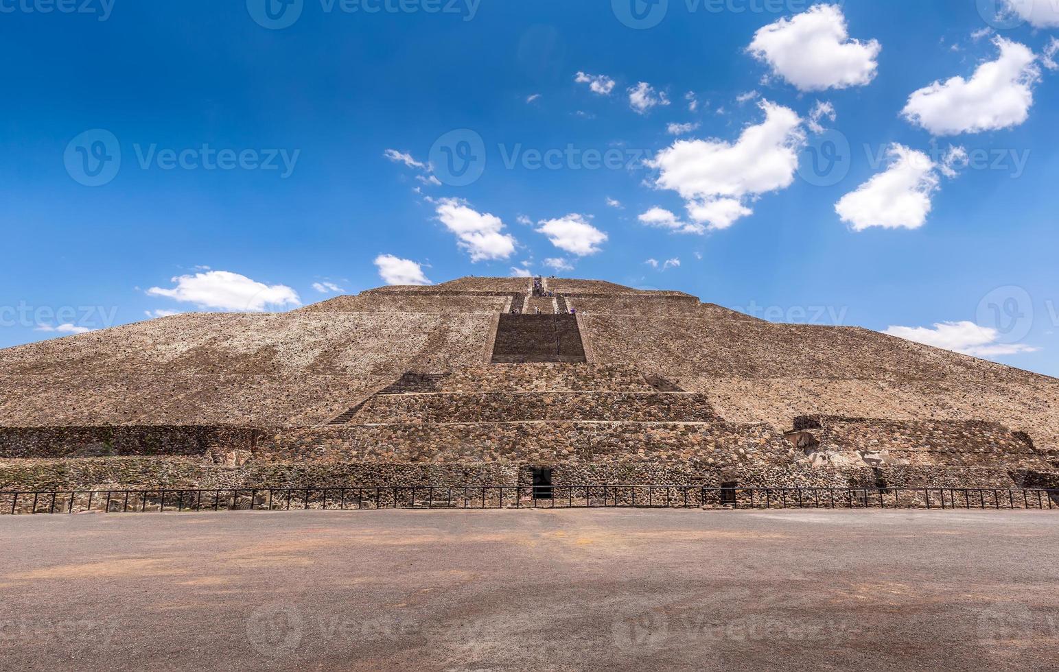 Wahrzeichen Teotihuacan Pyramidenkomplex im mexikanischen Hochland und Mexiko-Tal in der Nähe von Mexiko-Stadt foto
