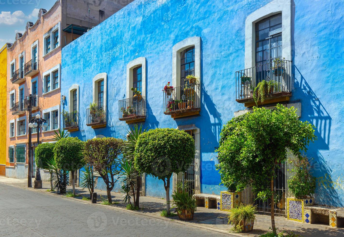 bunte Puebla-Straßen und Kolonialarchitektur im historischen Stadtzentrum von Zocalo foto