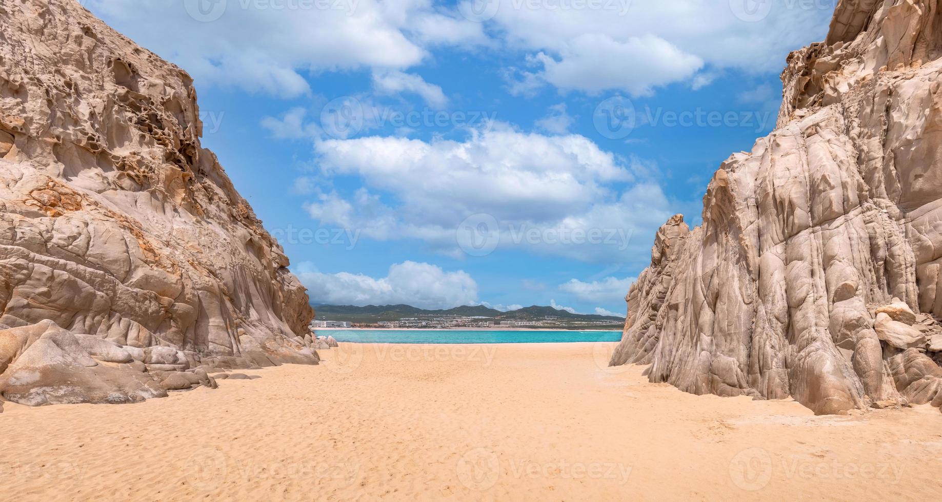 mexiko, szenischer reisezielstrand playa amantes, liebhaberstrand bekannt als playa del amor gelegen in der nähe des berühmten bogens von cabo san lucas in baja california foto
