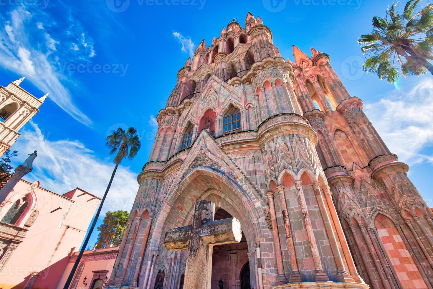 san miguel de allende, wahrzeichen parroquia de san miguel arcangel kathedrale im historischen stadtzentrum foto