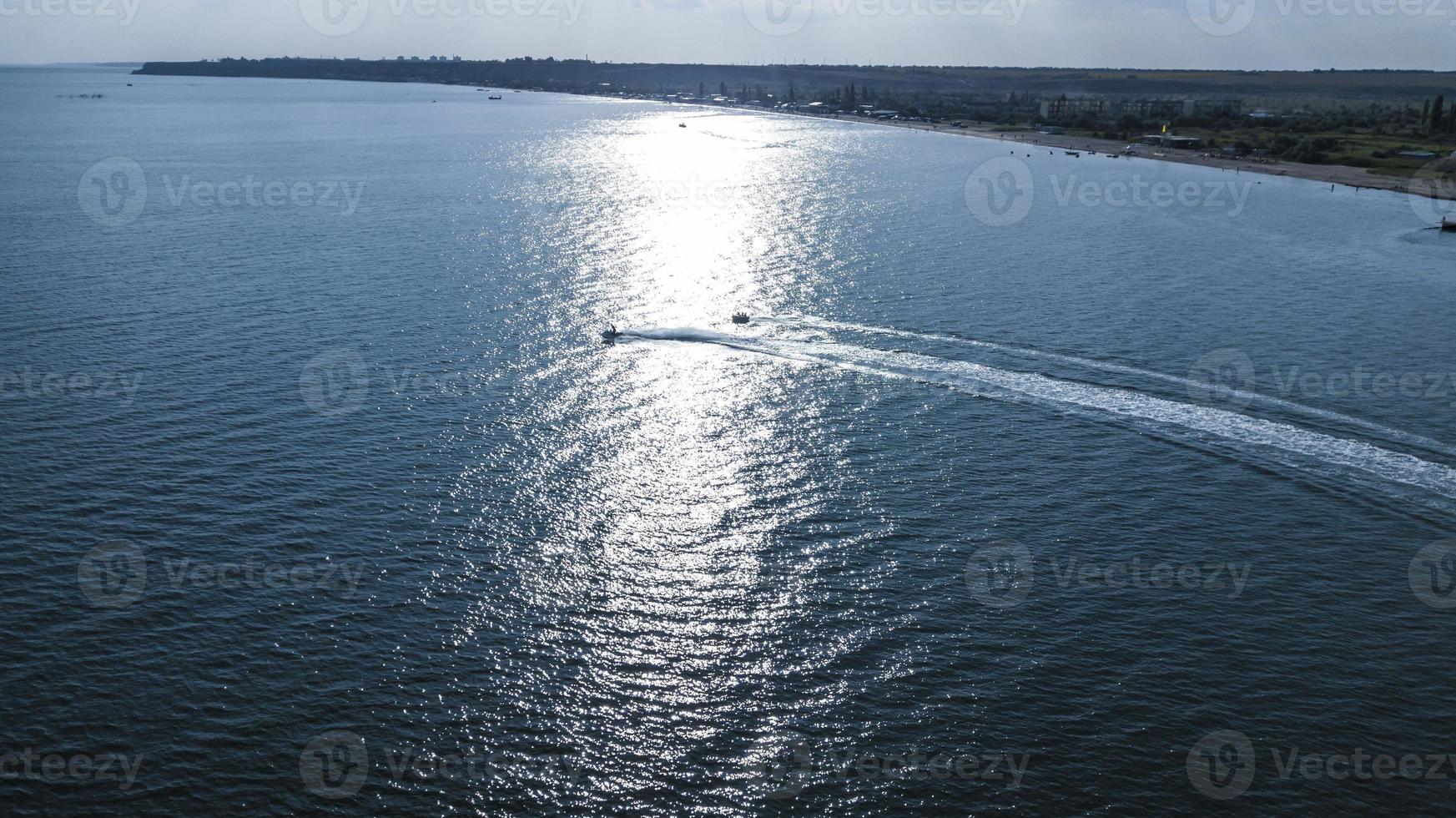 Luftbild von Jetski im Ozean foto