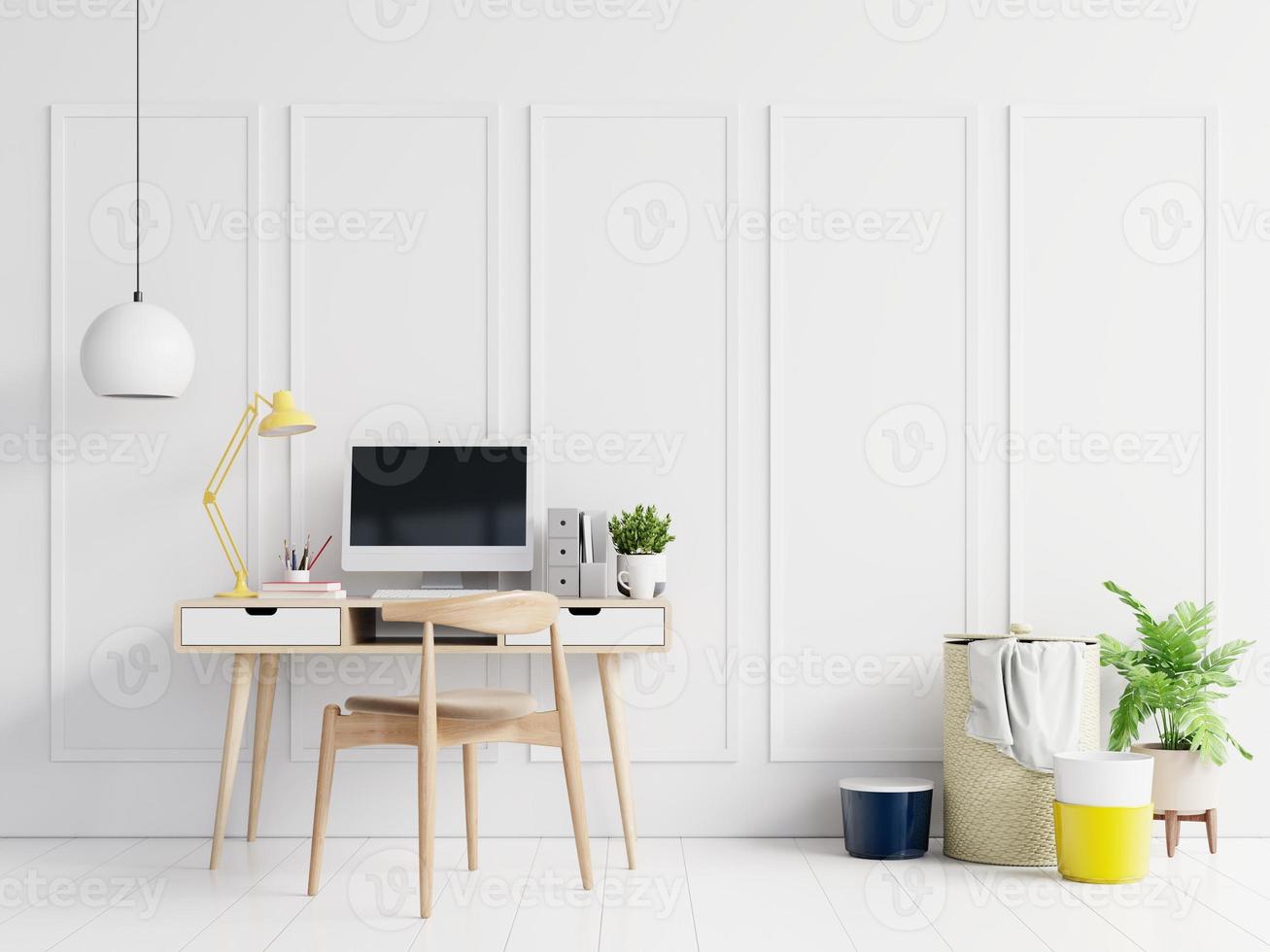 Büroraum mit weißem Hintergrund. foto