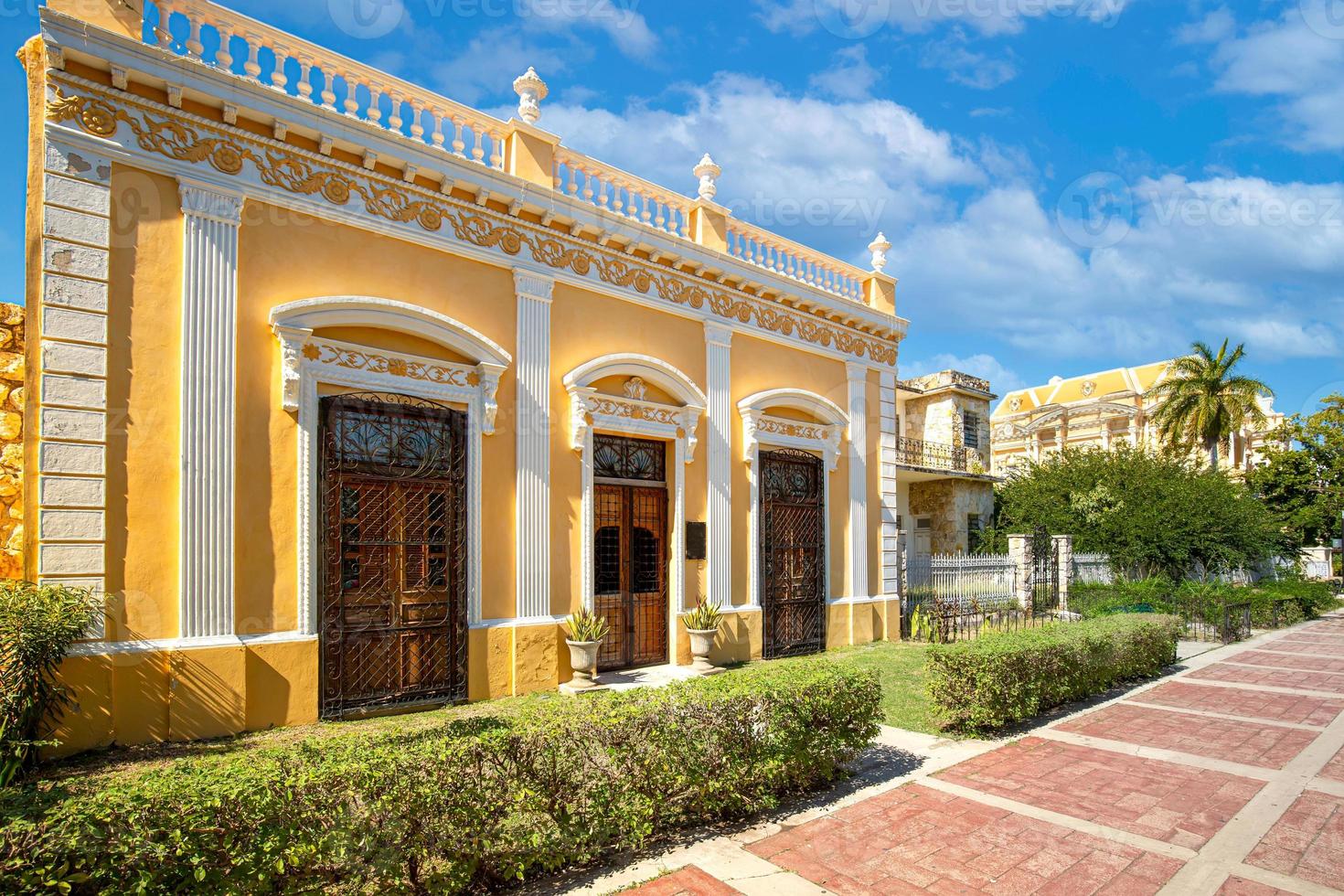 zentrale avenue paseo de montejo in merida mit lokalen museen, restaurants, monumenten und touristenattraktionen foto