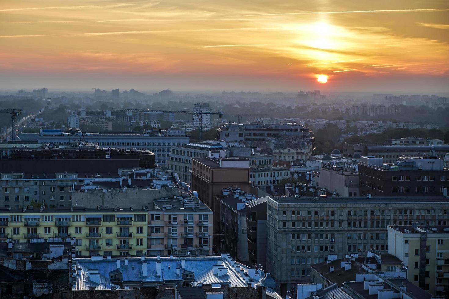 Blick am frühen Morgen über die Skyline von Warschau foto