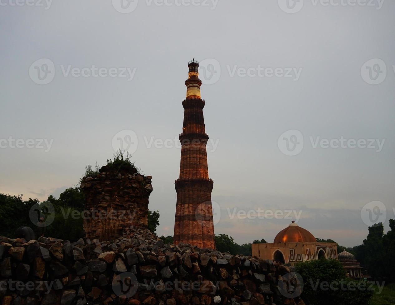 qutb minar- qutab minar straße, delhi bild foto