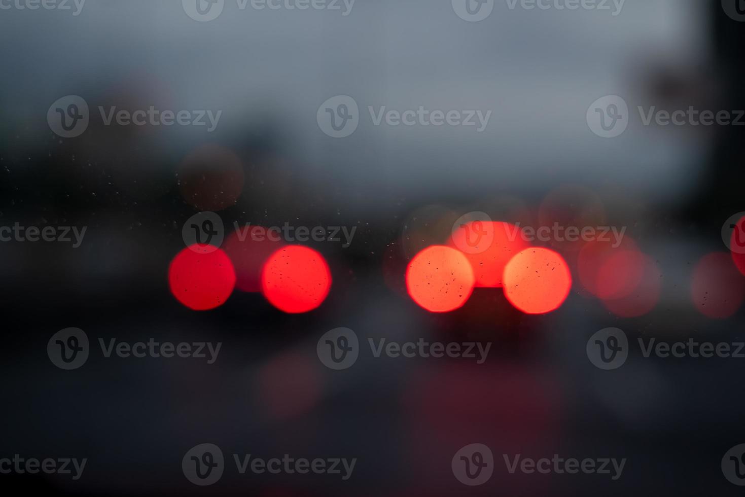 unscharfe Autolichter im Abendverkehr foto