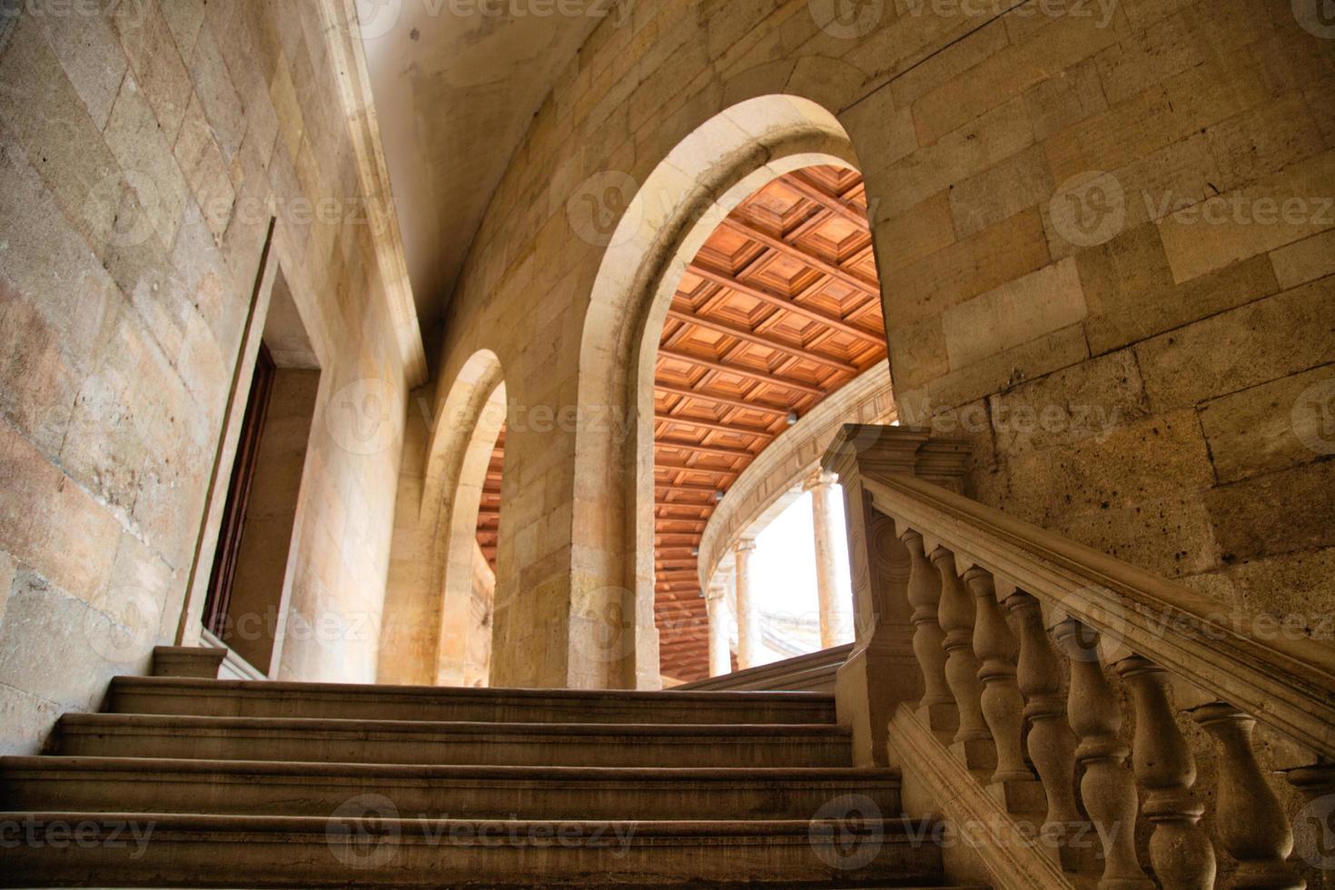 berühmter palast alhambra und kathedralen in granada, spanien foto