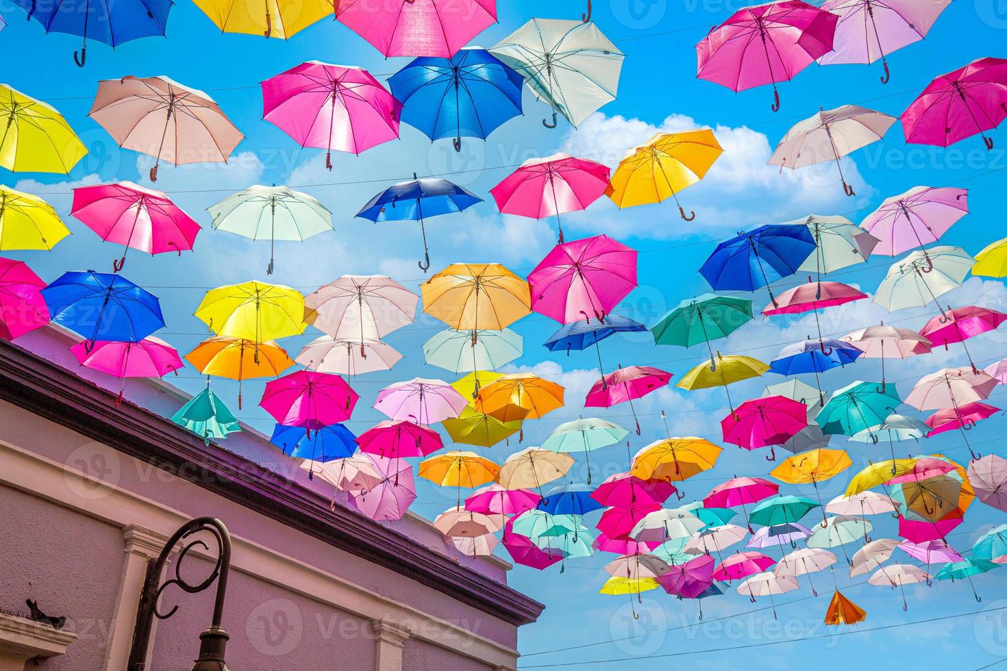 mexiko, guadalajara, tlaquepaque art village bunte straßen während einer touristenhochsaison foto