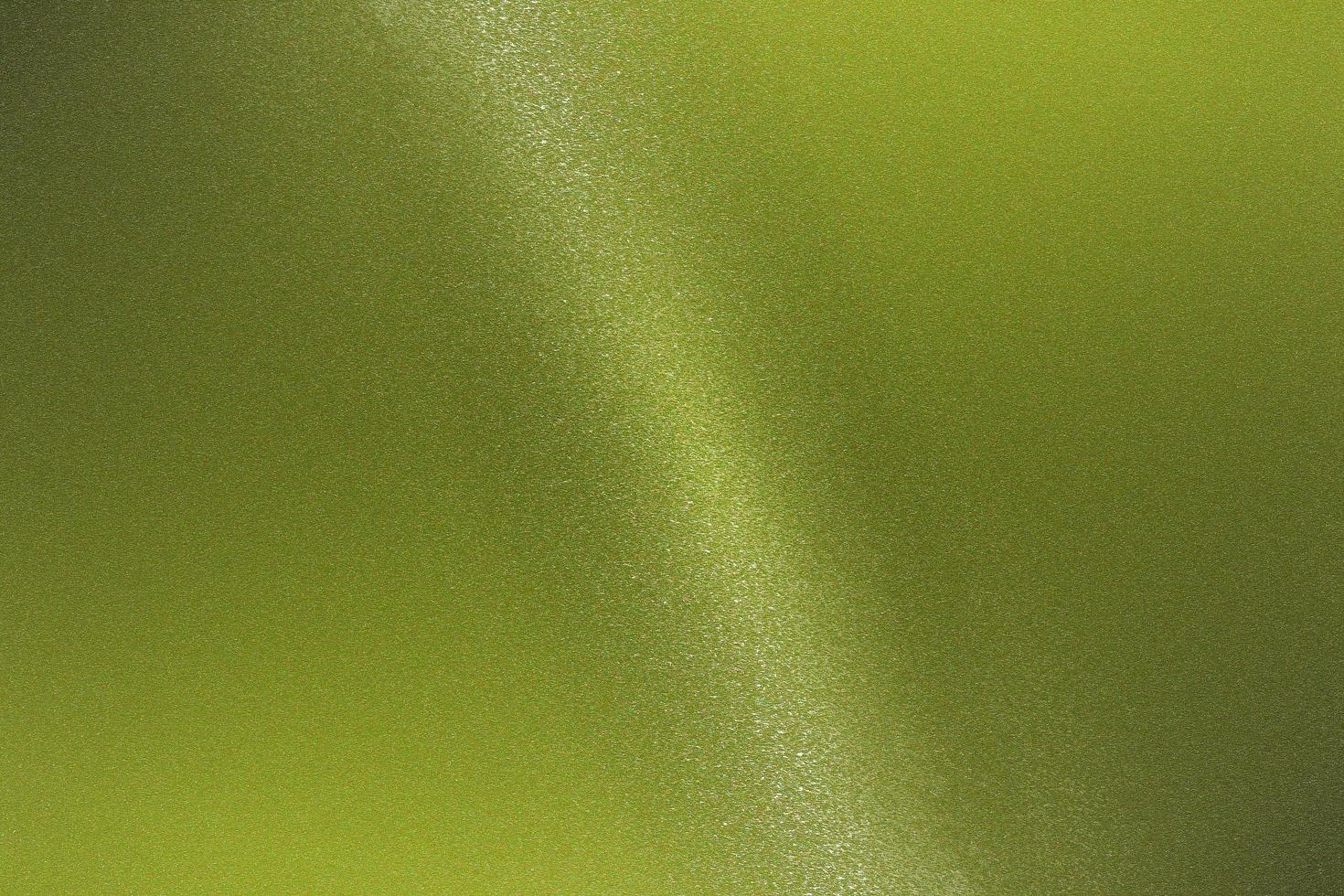 leuchtende hellgrüne metallische Wand mit Kopienraum, Tapetenbeschaffenheitshintergrund foto