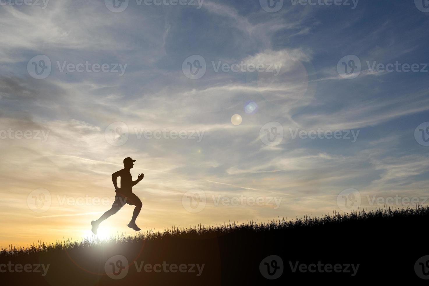 Running Man Silhouette im Sonnenuntergang. Silhouette für ein abendliches Läufertraining. Sonnenuntergänge foto