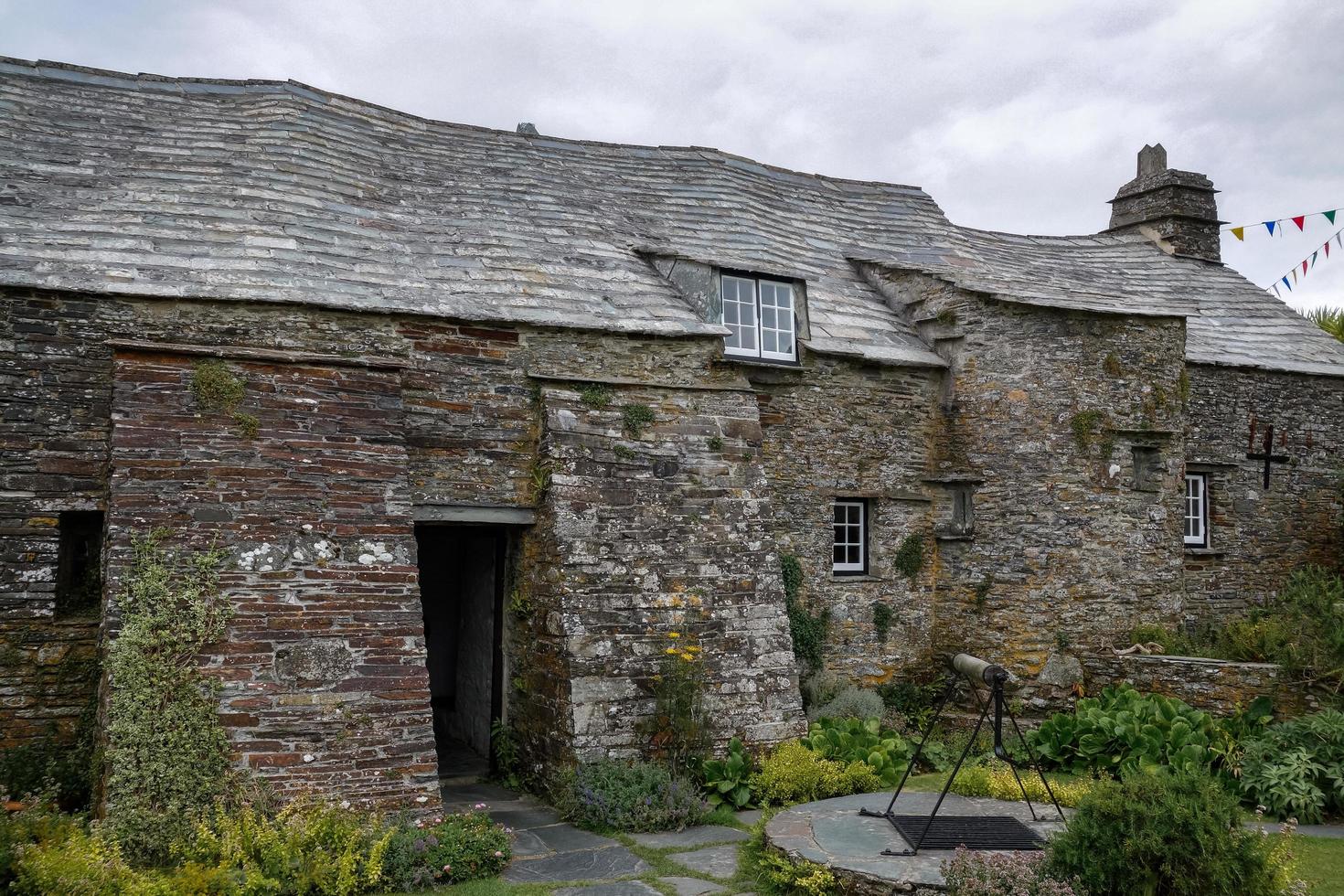 Tintagel, Cornwall, Großbritannien, 2013. Rückseite des alten Postamtes foto