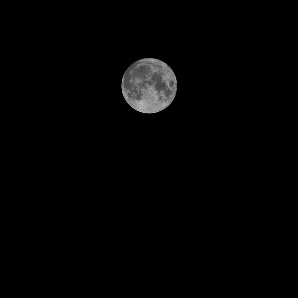 Vollmond, schöner Mond, lächelnder Mond, nachts, foto