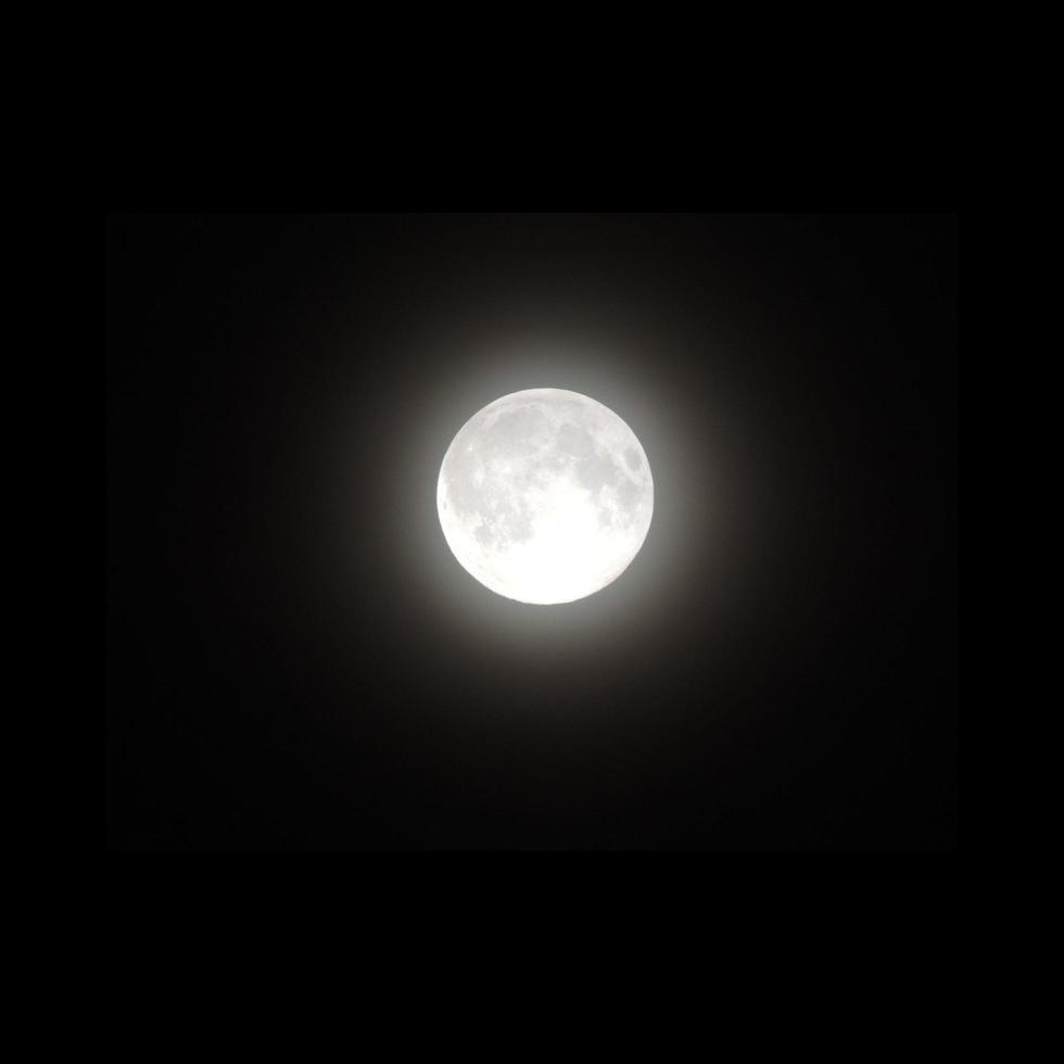 Vollmond, schöner Mond, lächelnder Mond, nachts, foto